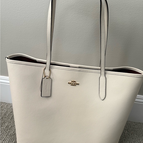 Coach Chalk Pebble Leather Tote with Signature Zip Wallet - Picture 9 of 14